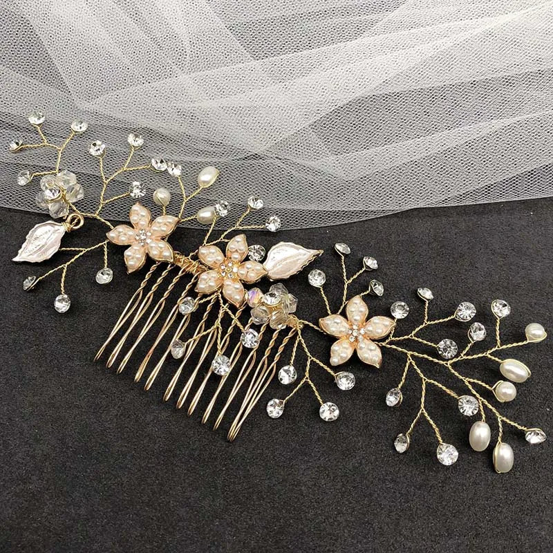Peigne cheveux mariage orné de perles et strass étincelants 12 - Chic & Coquette