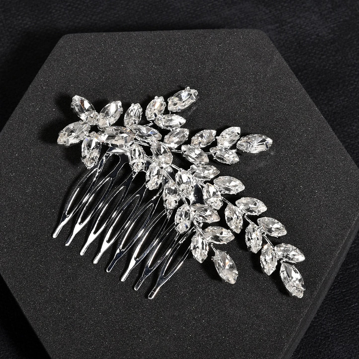 Peigne cheveux mariage élégant avec perles, strass & cristaux 16 - Chic & Coquette