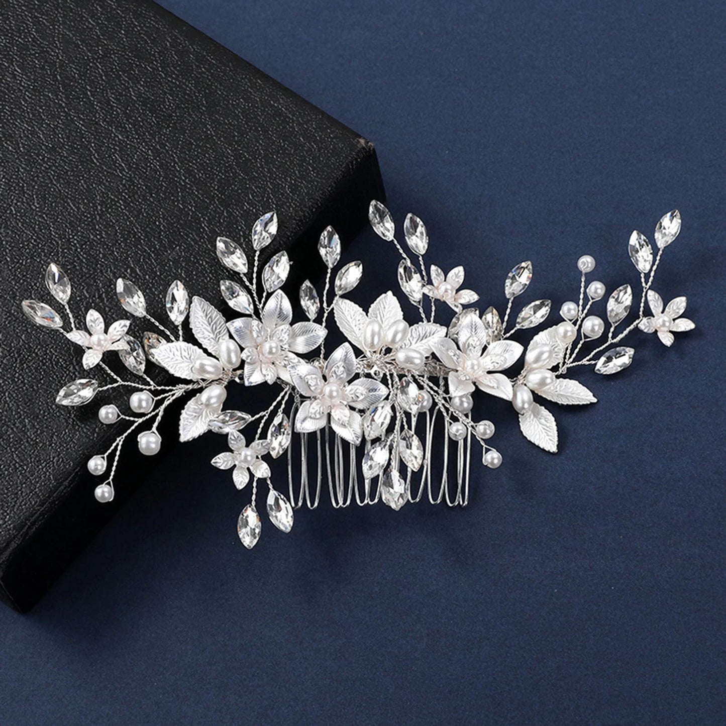 Peigne cheveux mariage élégant avec perles, strass & cristaux 27 - Chic & Coquette
