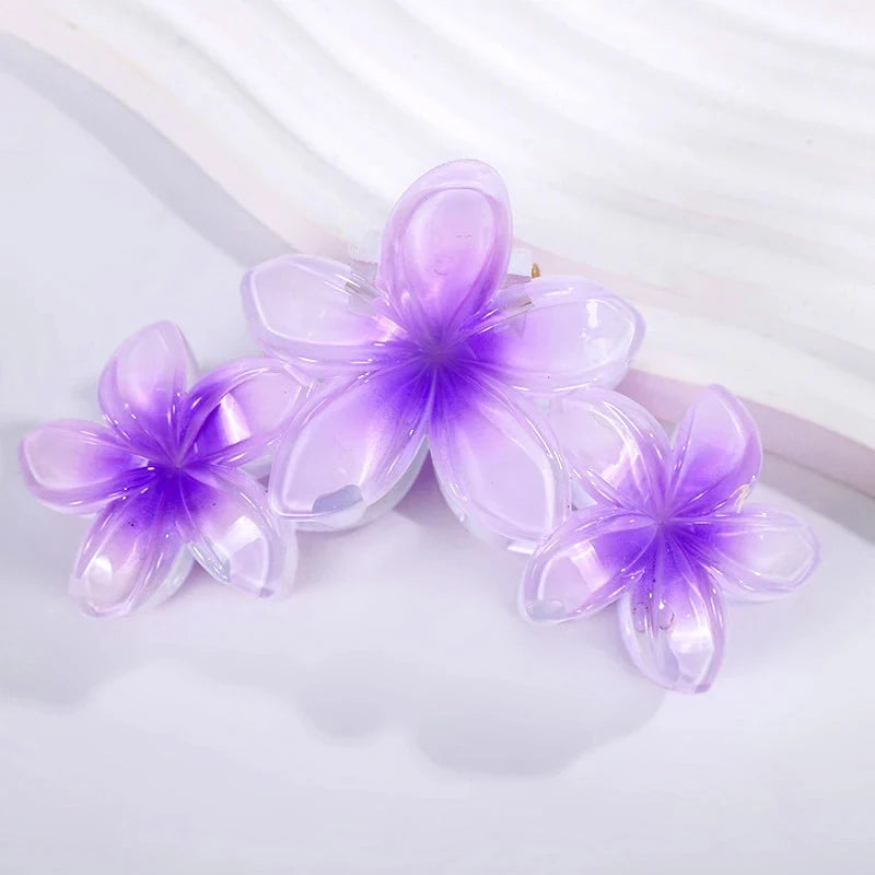 Pince à cheveux 3 fleurs en plastique | Fleurs de frangipanier Rose clair - Chic & Coquette