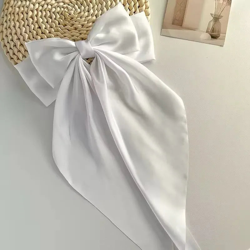 Barrette cheveux grand nœud en satin uni – 15 couleurs Bleu - Chic & Coquette