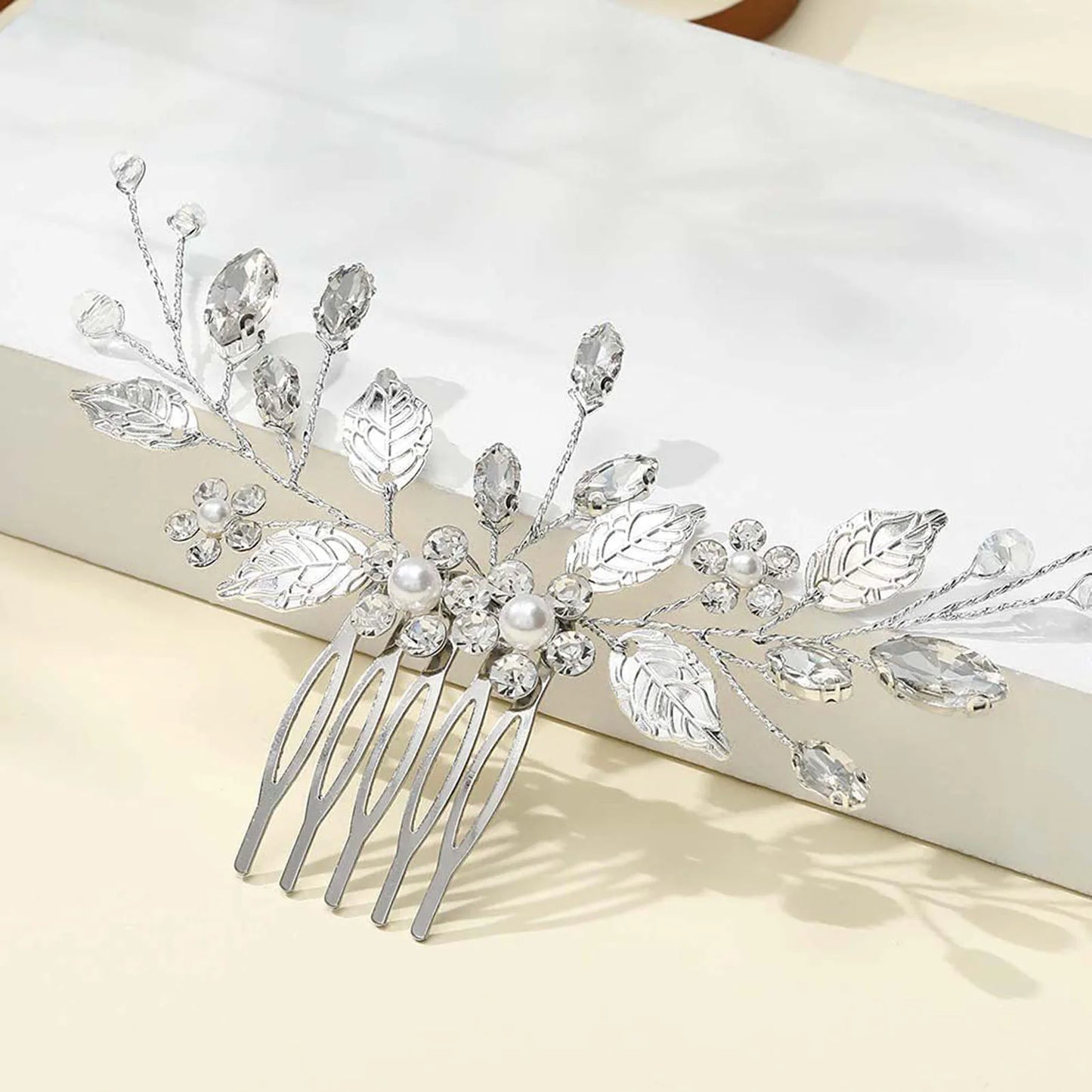 Peigne cheveux mariage élégant avec perles, strass & cristaux 5 - Chic & Coquette