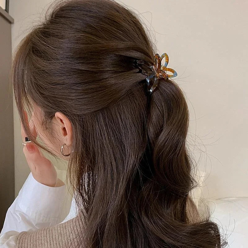 Pince à cheveux crabe en acétate forme papillon Pastel - Chic & Coquette