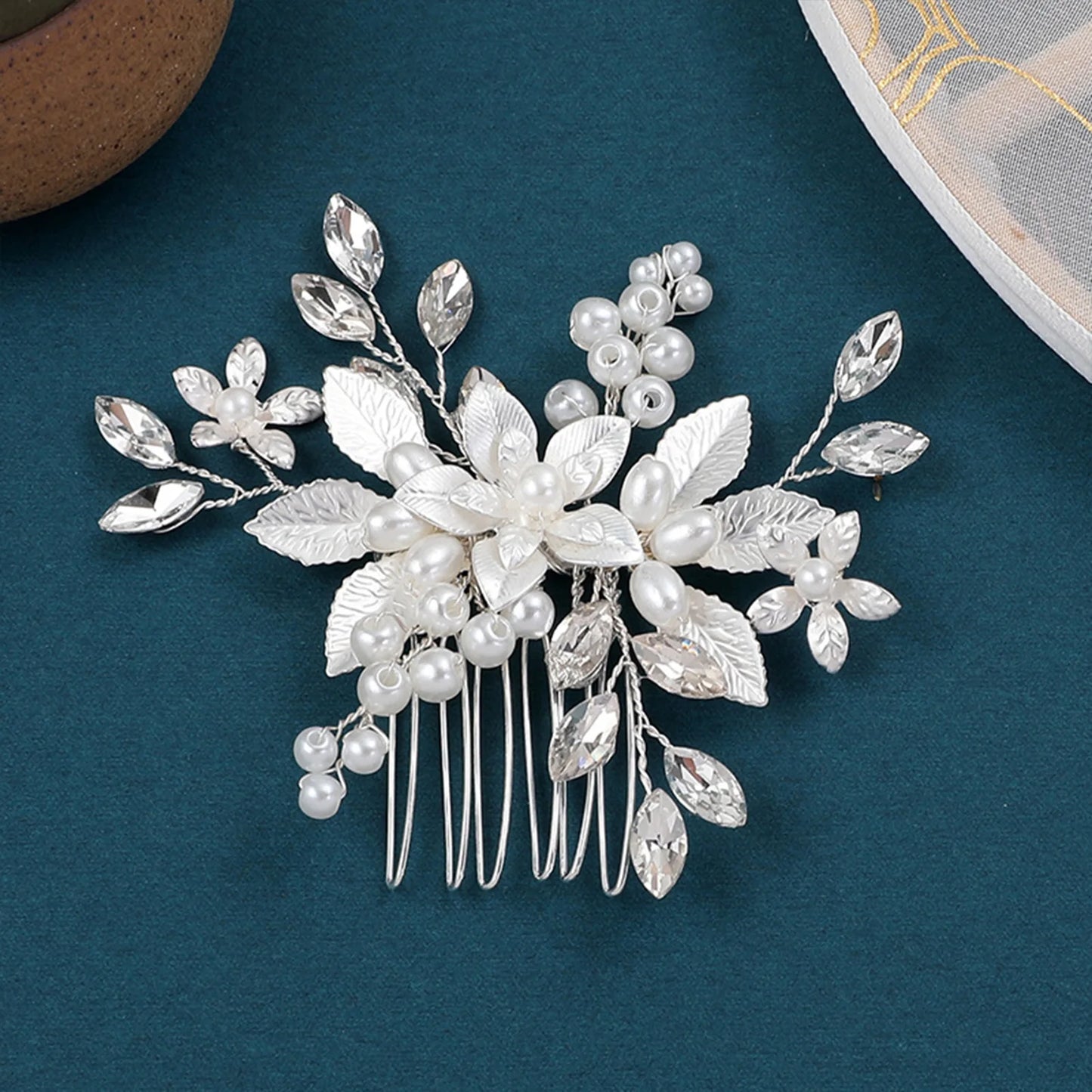 Peigne cheveux mariage élégant avec perles, strass & cristaux 10 - Chic & Coquette