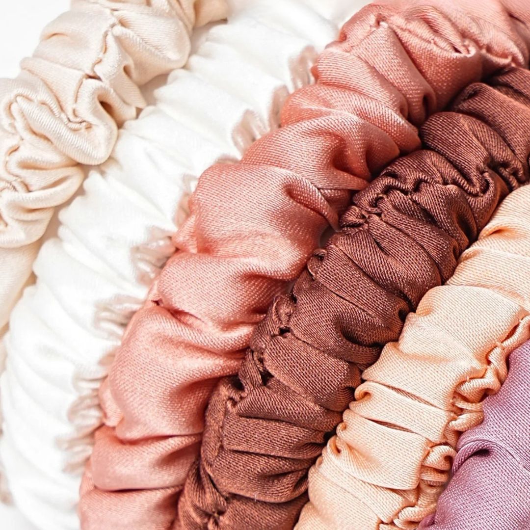 Gros plan sur 6 mini chouchous élastique cheveux imitation soie de différentes couleurs