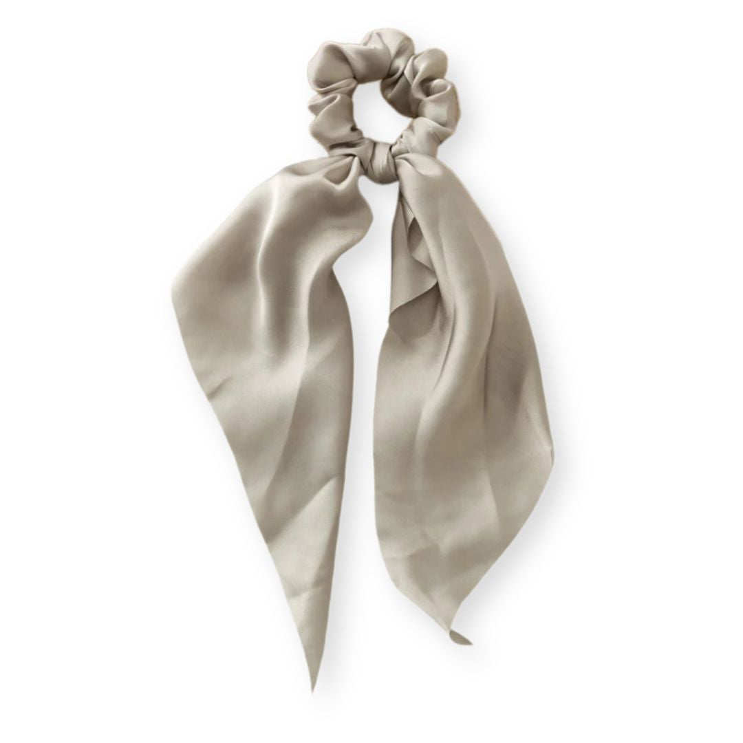 Chouchou en satin avec noeud ruban foulard Gris - Chic & Coquette