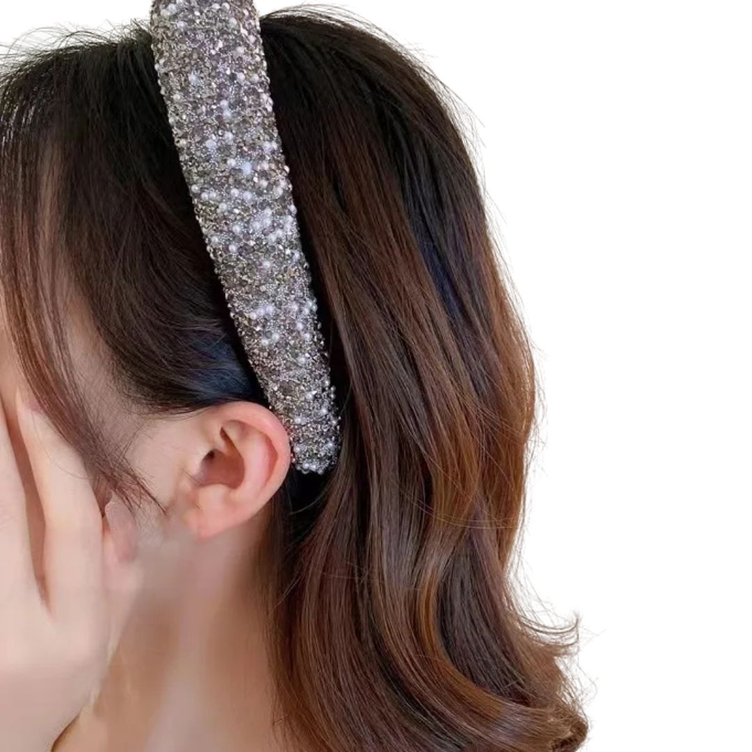 Femme avec le serre-tête perles gris - Chic & Coquette