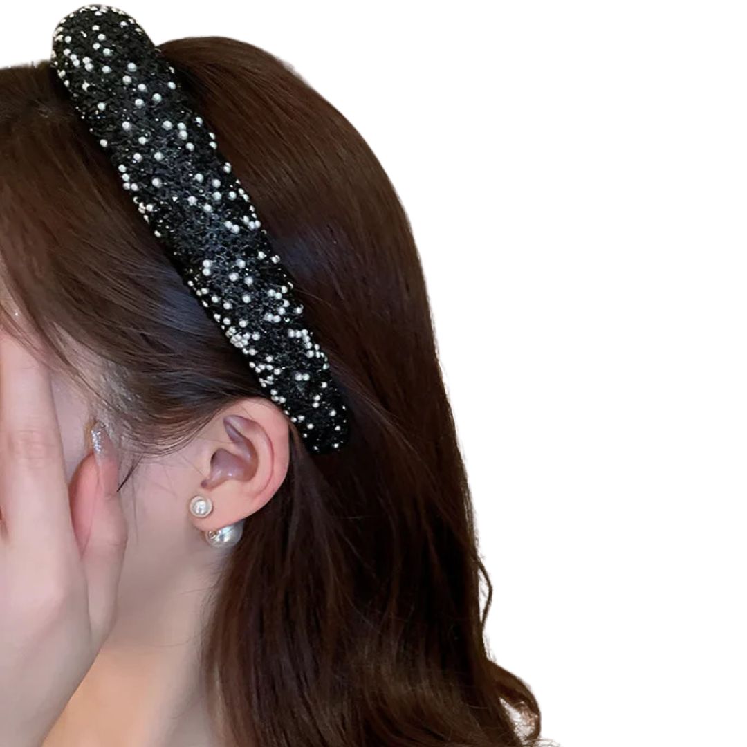 Femme avec serret-tête strass perles noir - Chic & Coquette