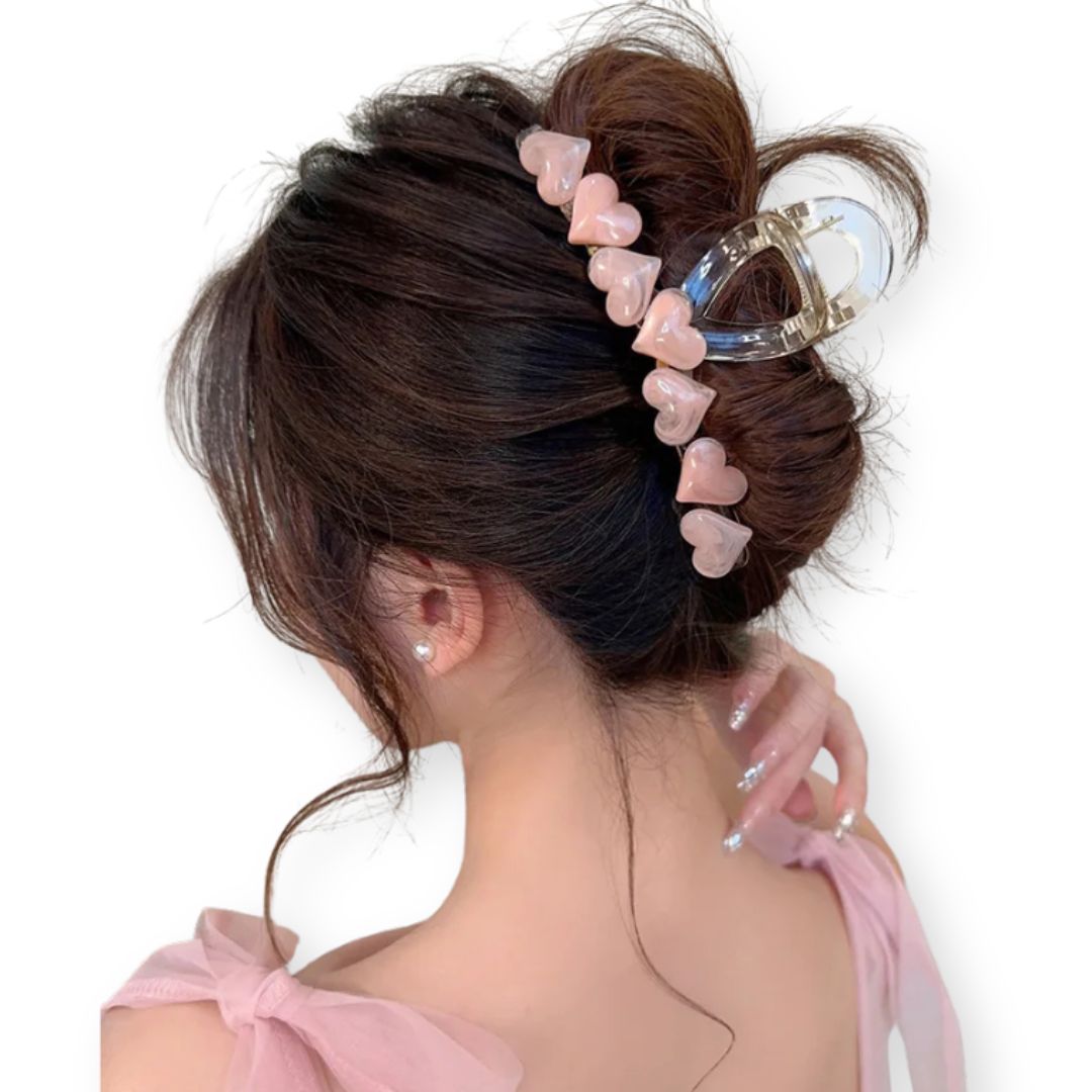 Grande pince à cheveux crabe transparente ornée de petits cœurs 3 - Chic & Coquette