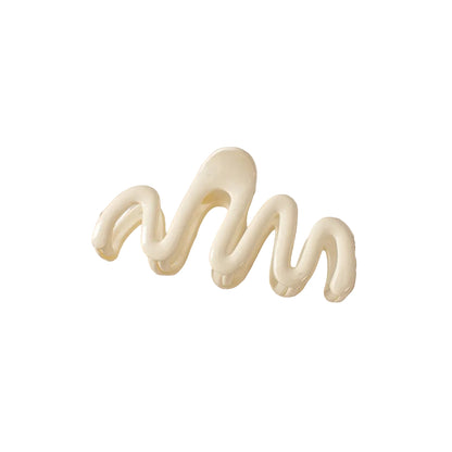 Pince à cheveux en forme de vague ondulée de couleur blanc crème - Chic & Coquette