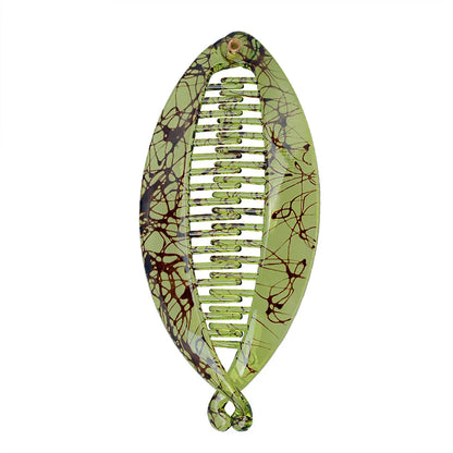 Grande pince à cheveux banane effet marbre veinure vert pour queue de cheval - vue verticale - Chic & Coquette