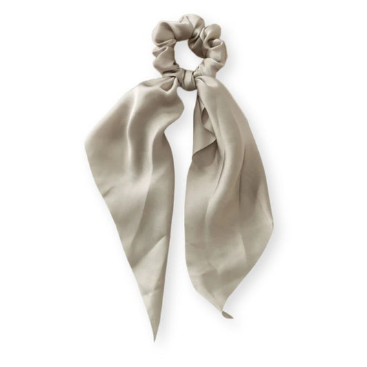 Chouchou en satin avec noeud ruban foulard Gris - Chic & Coquette