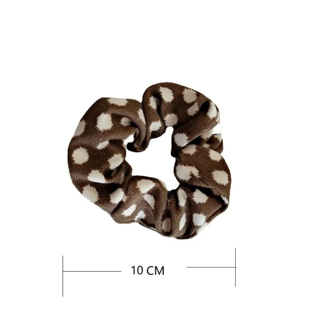 Dimension du chouchou imprimé léopard à pois blanc sur marron 10 cm en tissu épais - Chic & Coquette