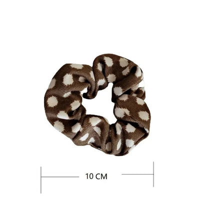 Dimension du chouchou imprimé léopard à pois blanc sur marron 10 cm en tissu épais - Chic & Coquette