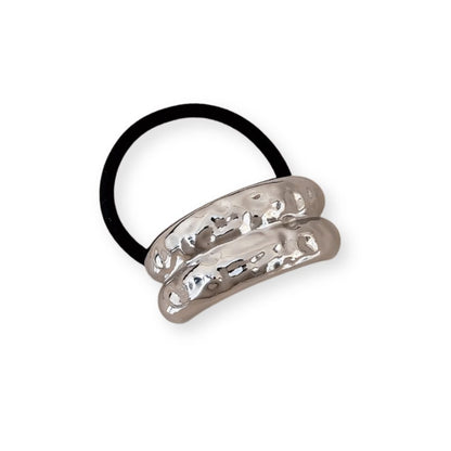 Élastique à cheveux avec anneau en métal martelé - Version argenté - Chic & Coquette