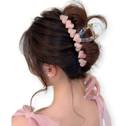 Grande pince à cheveux crabe transparente ornée de petits cœurs 3 - Chic & Coquette